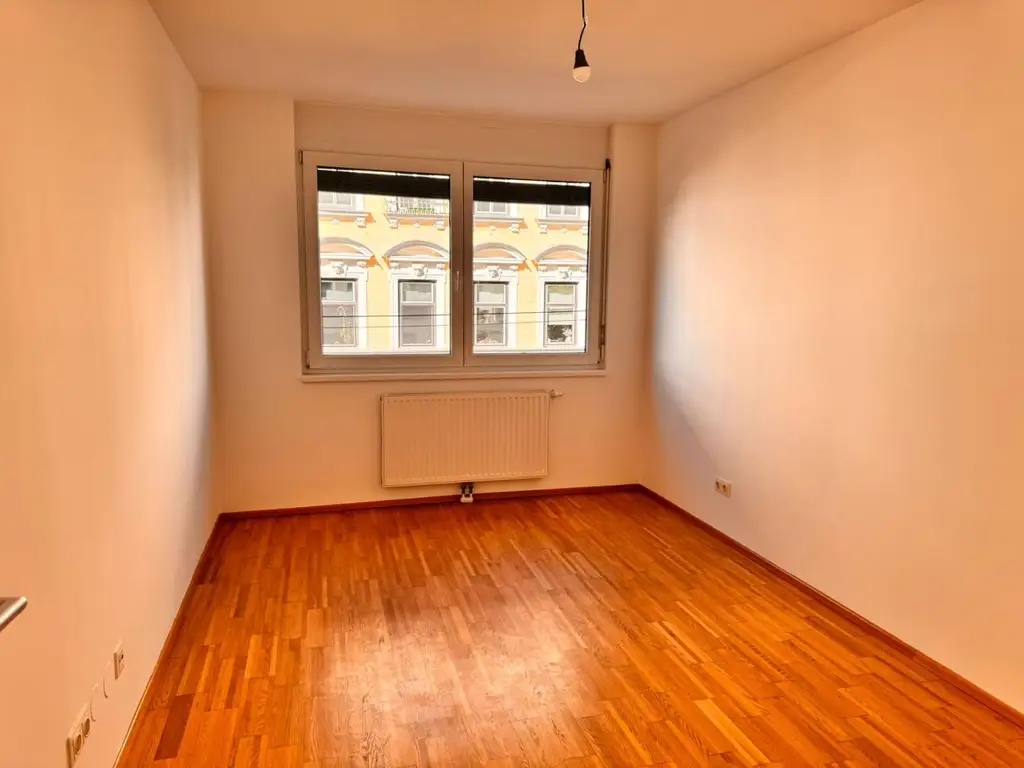 IHR NEUES ZUHAUSE MODERN; HELL; HOCHWERTIG