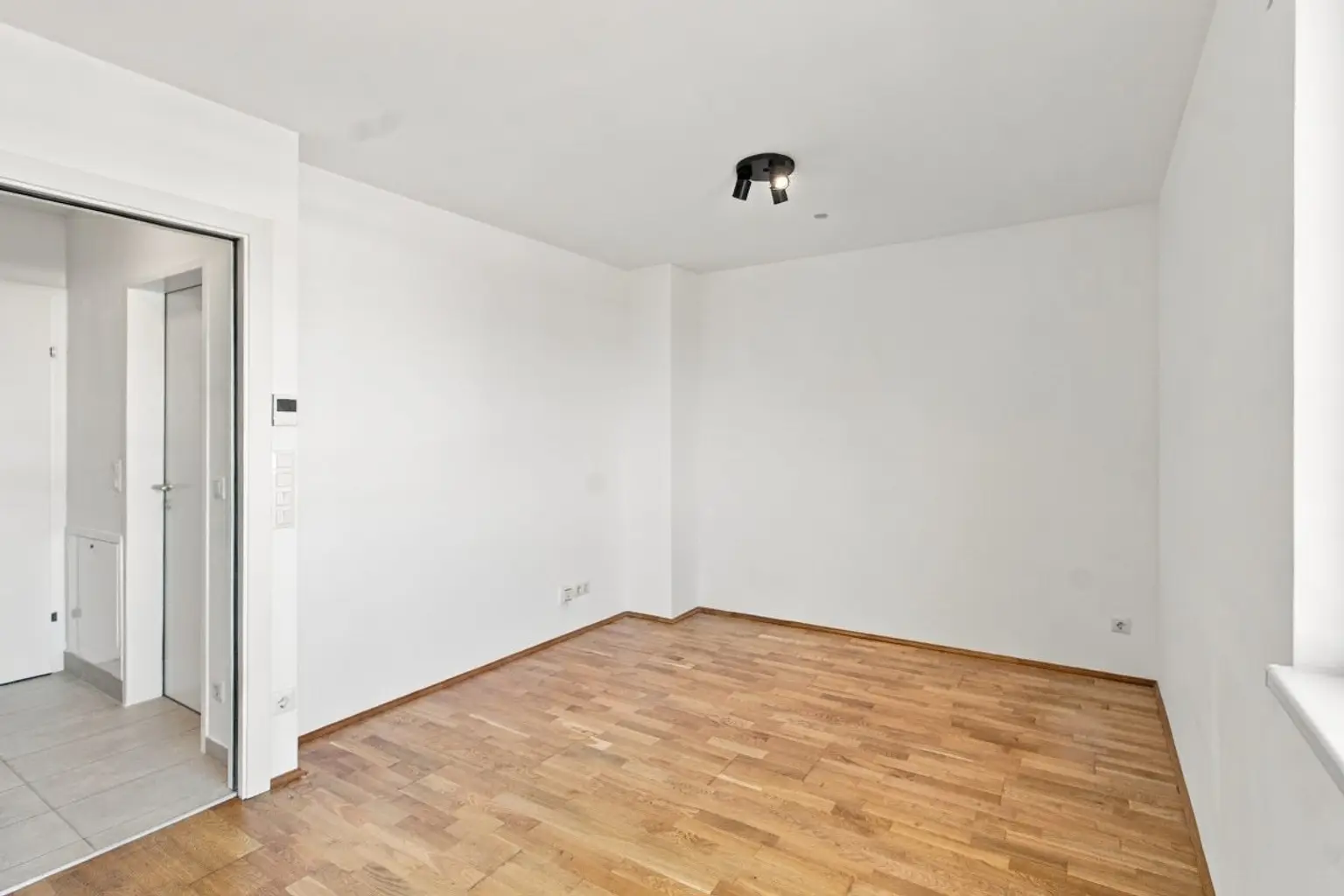 B | NEU am Markt ++ MODERNE ZWEI Zimmer mit TERRASSE | Prima Service Immobilien