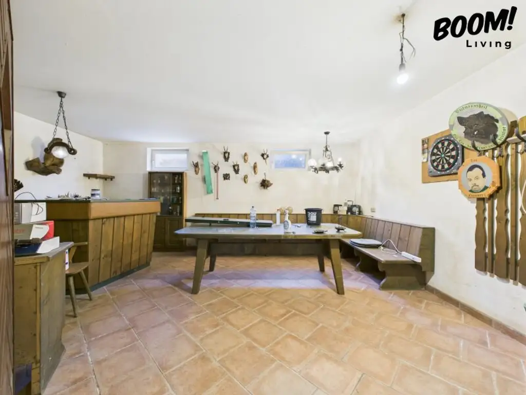 Exklusives Einfamilienhaus mit 8 Zimmern, sonniger Terrasse und weitläufigem Grundstück