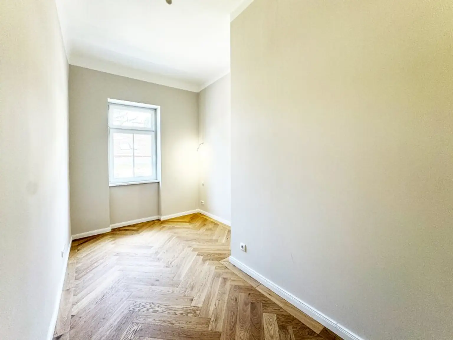 Altbau-Charme zum Erstbezug | Lichtdurchflutet, ruhig & grün | U4 vor der Tür