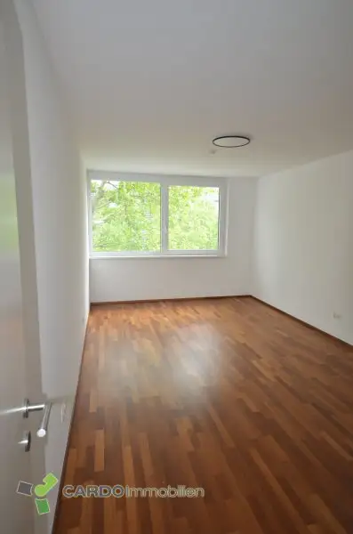 Attraktive Gewerbefläche zu vermieten – ca. 130 m², Nähe UNO City & U-Bahn