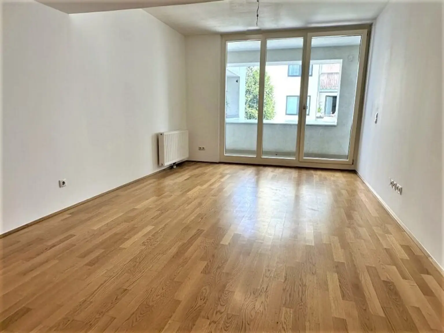 HOFRUHELAGE, HUMBOLDTGASSE, 80 m2 Neubau inkl. Loggia, 2 Zimmer, Komplettküche, Wannenbad, Parketten, U1-Nähe