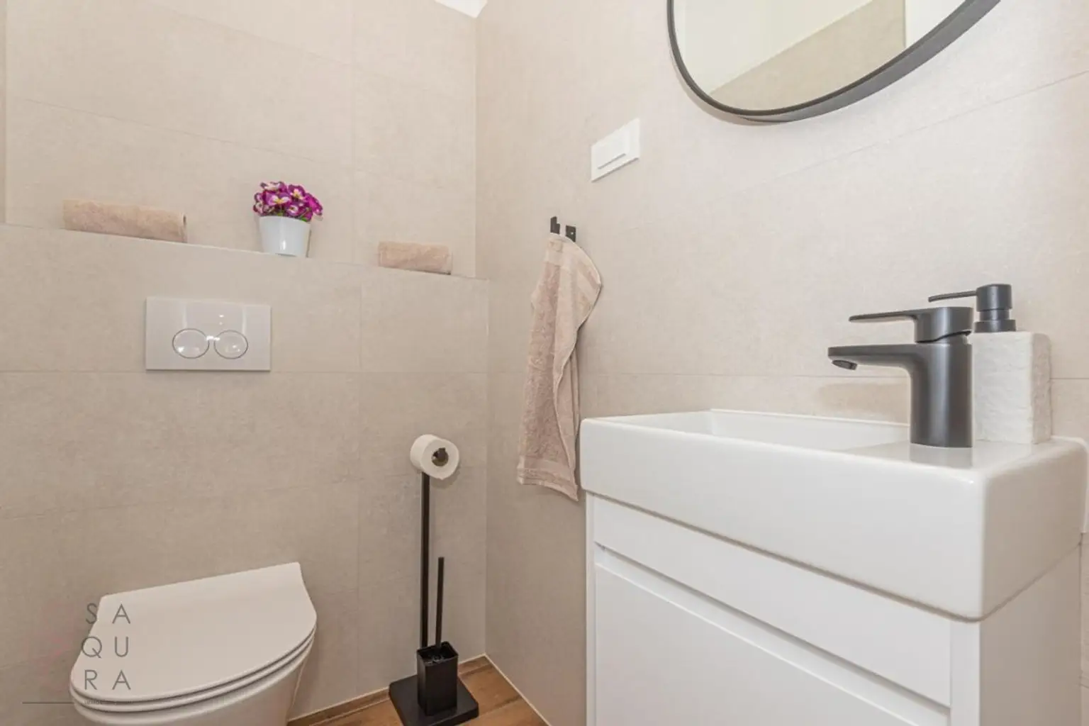Modernes Wohndomizil mit Stil – Halbvilla mit Pool in Vodice