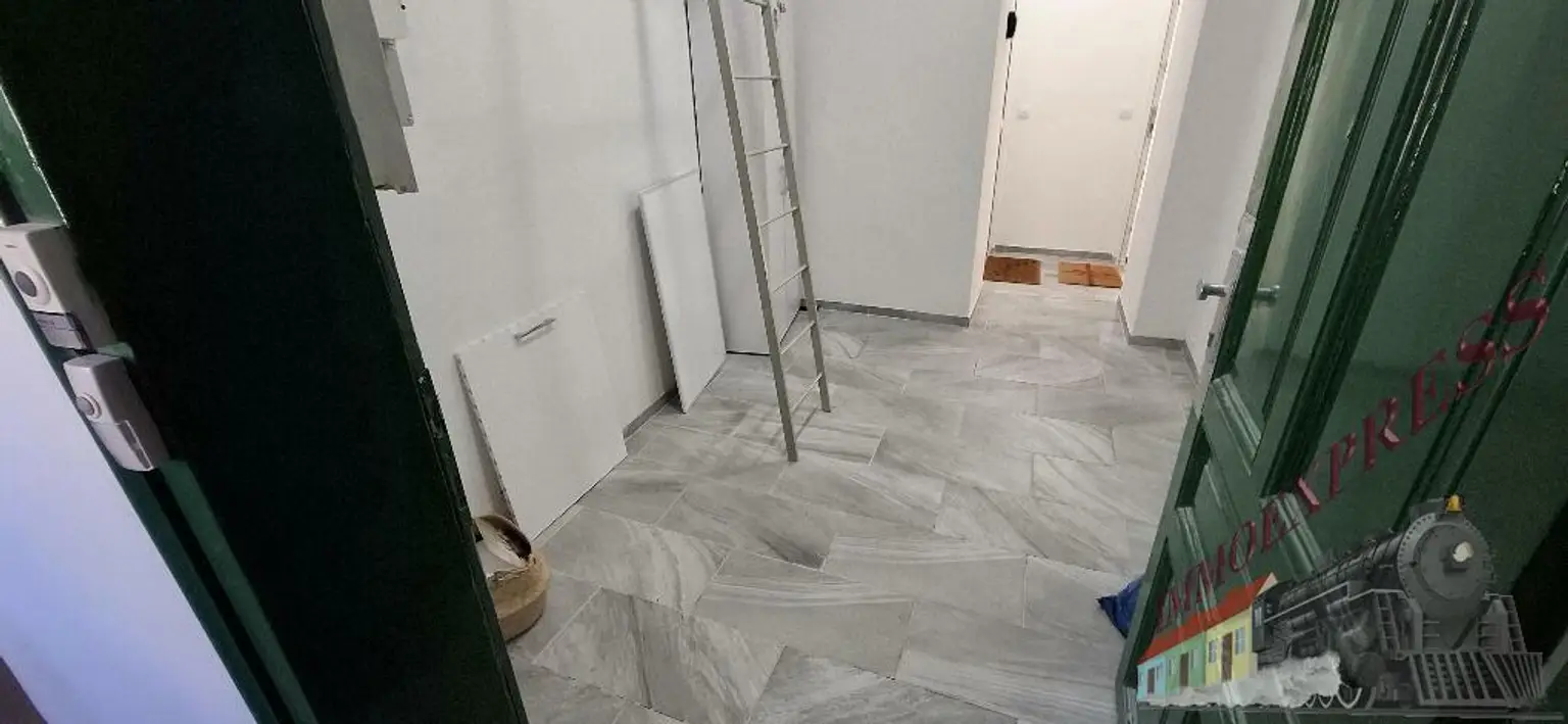 Wunderschöne Dachwohnung mit Klimaanlage in der Märzstraße Nähe S-Bahn - Einzug 1.12.25 unbefristeter Mietvertrag! Kein Lift im Haus!!!