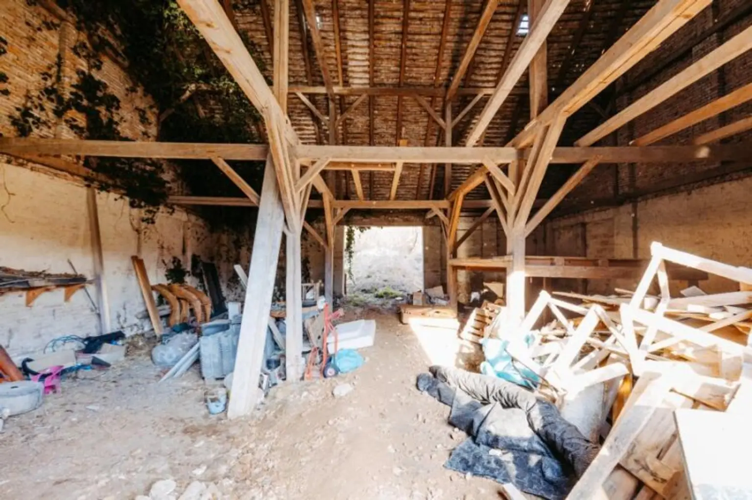 Verträumtes Bauernhaus neu adaptiert (2013) mit Toreinfahrt, Pool, Stadel und Schuppen