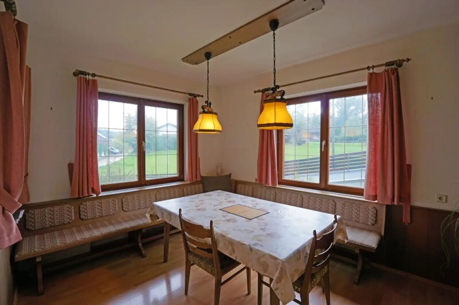 Premiumlage im Wienerwald! Idyllisch gelegenes Landhaus mit Wellnessbereich und Panoramablick
