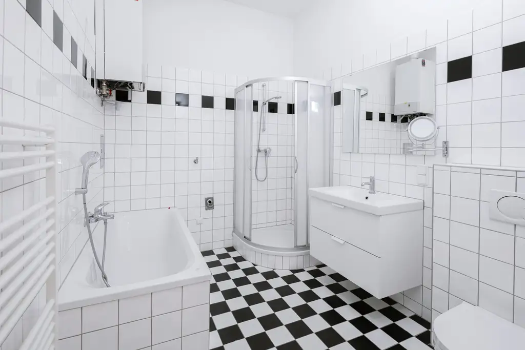 Sehr helle und gepflegte 2 Zimmer Altbauwohnung in sehr guter zenraler Lage von Döbling!