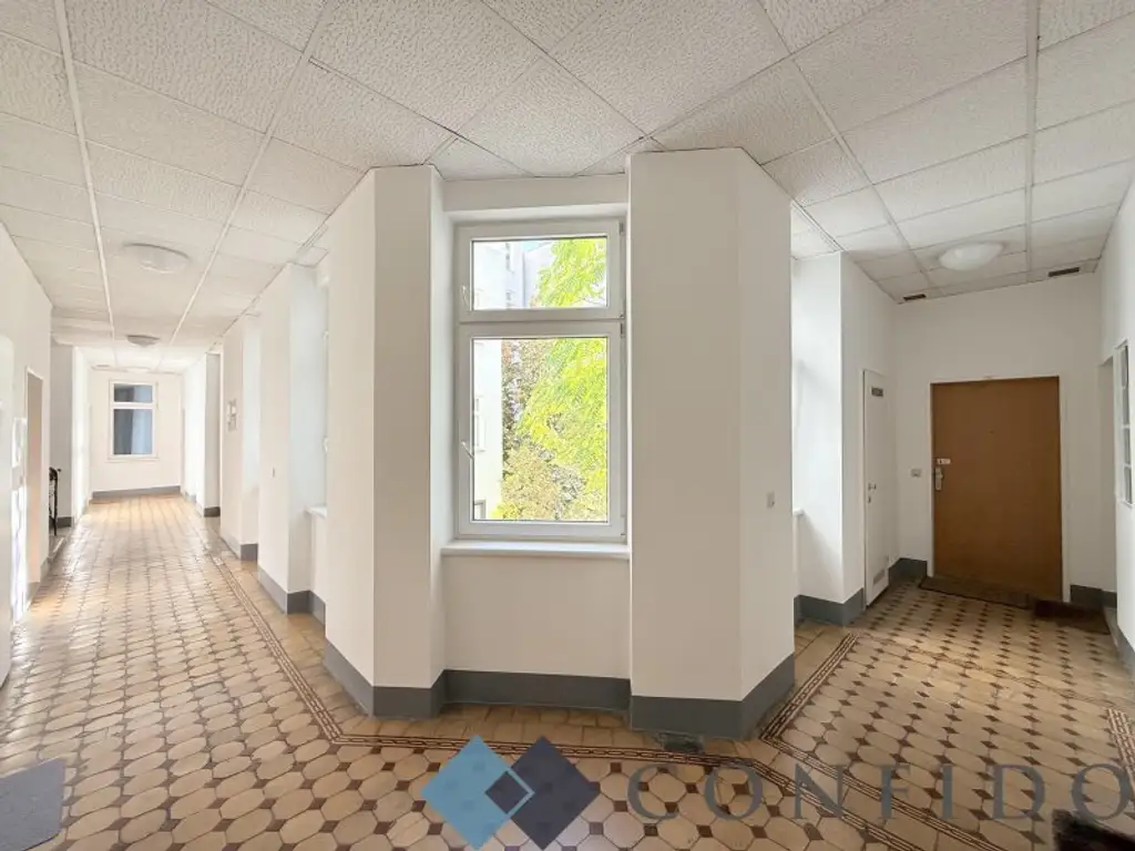 2 Zimmer Altbauwohnung mit Gestaltungspotenzial in begehrter Lage