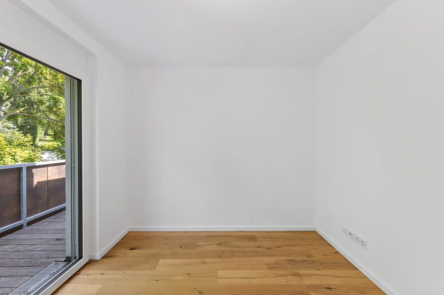 DG-Wohnung mit atemberaubender Dachterrasse in absoluter Grünruhelage