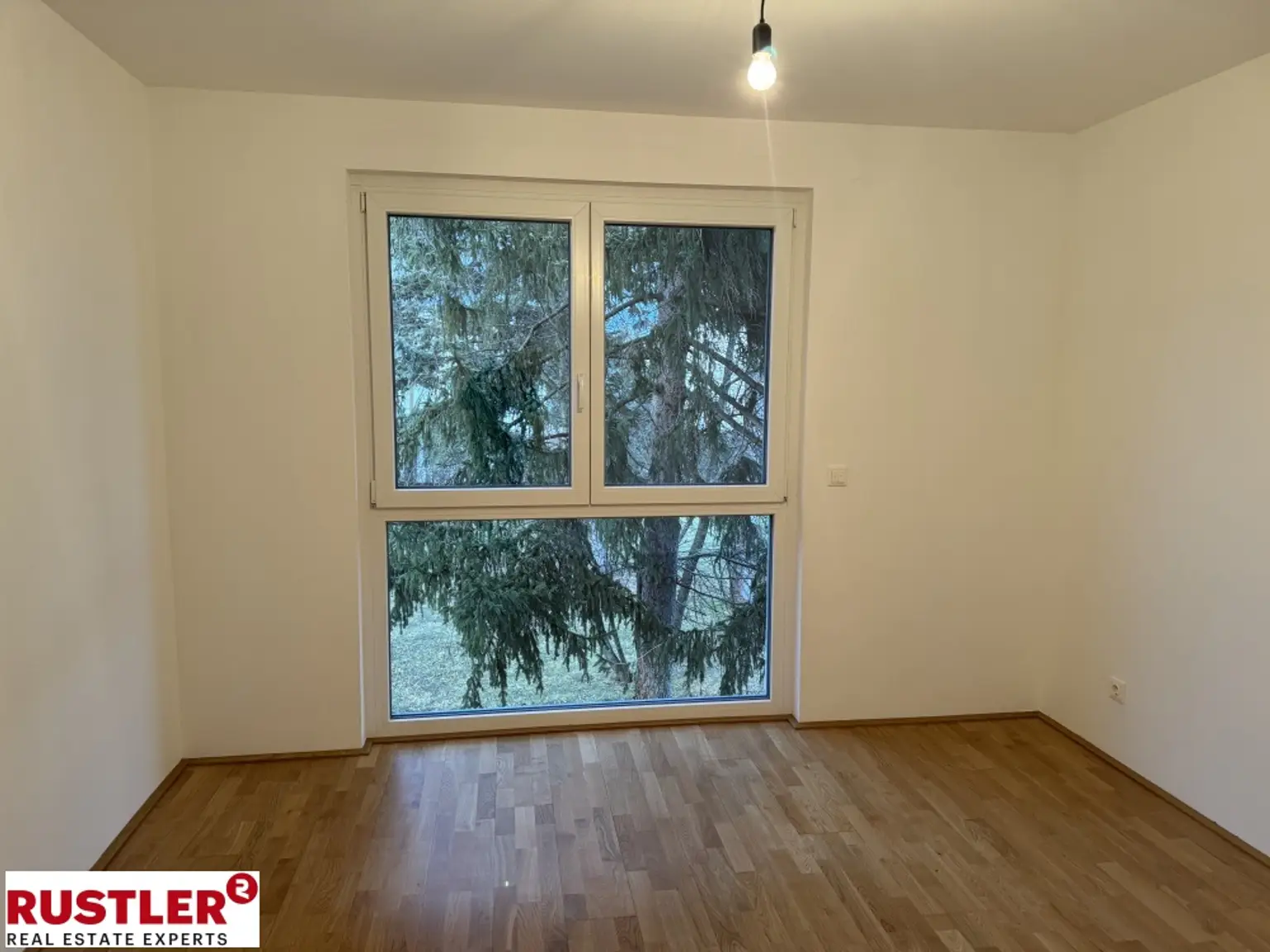 MODERNE 2 ZIMMER WOHNUNG MIT BALKON UND MÖBLIERTE KÜCHE - NAHE MÜHLWASSER