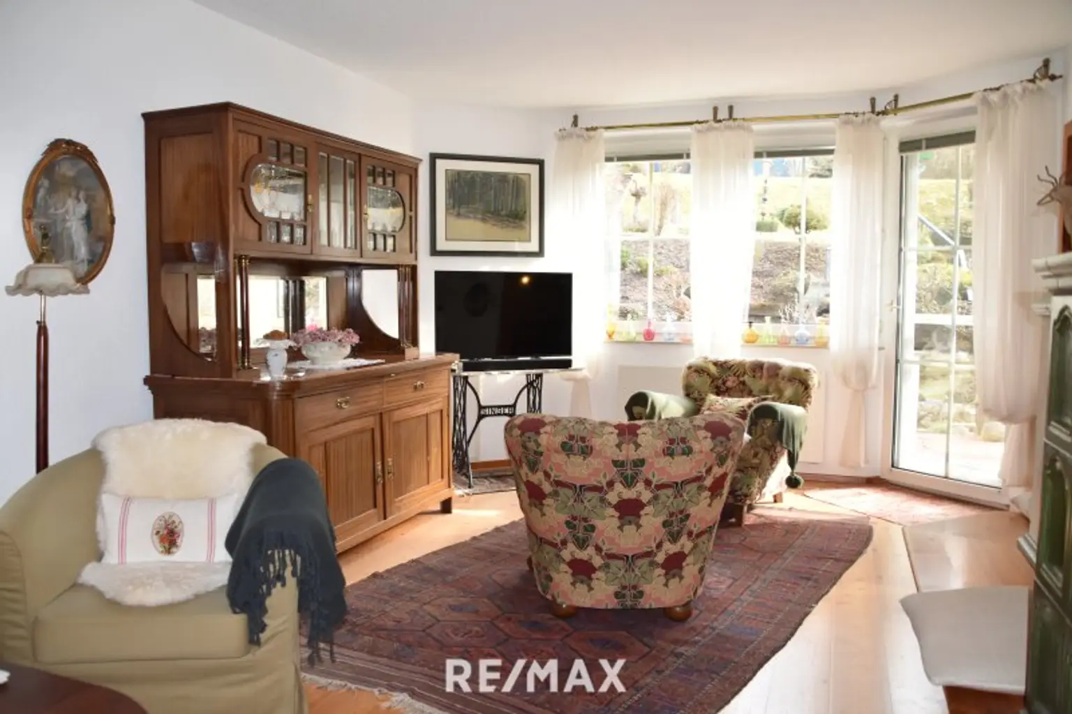 Wohnzimmer mit Ausgang zur Terrasse