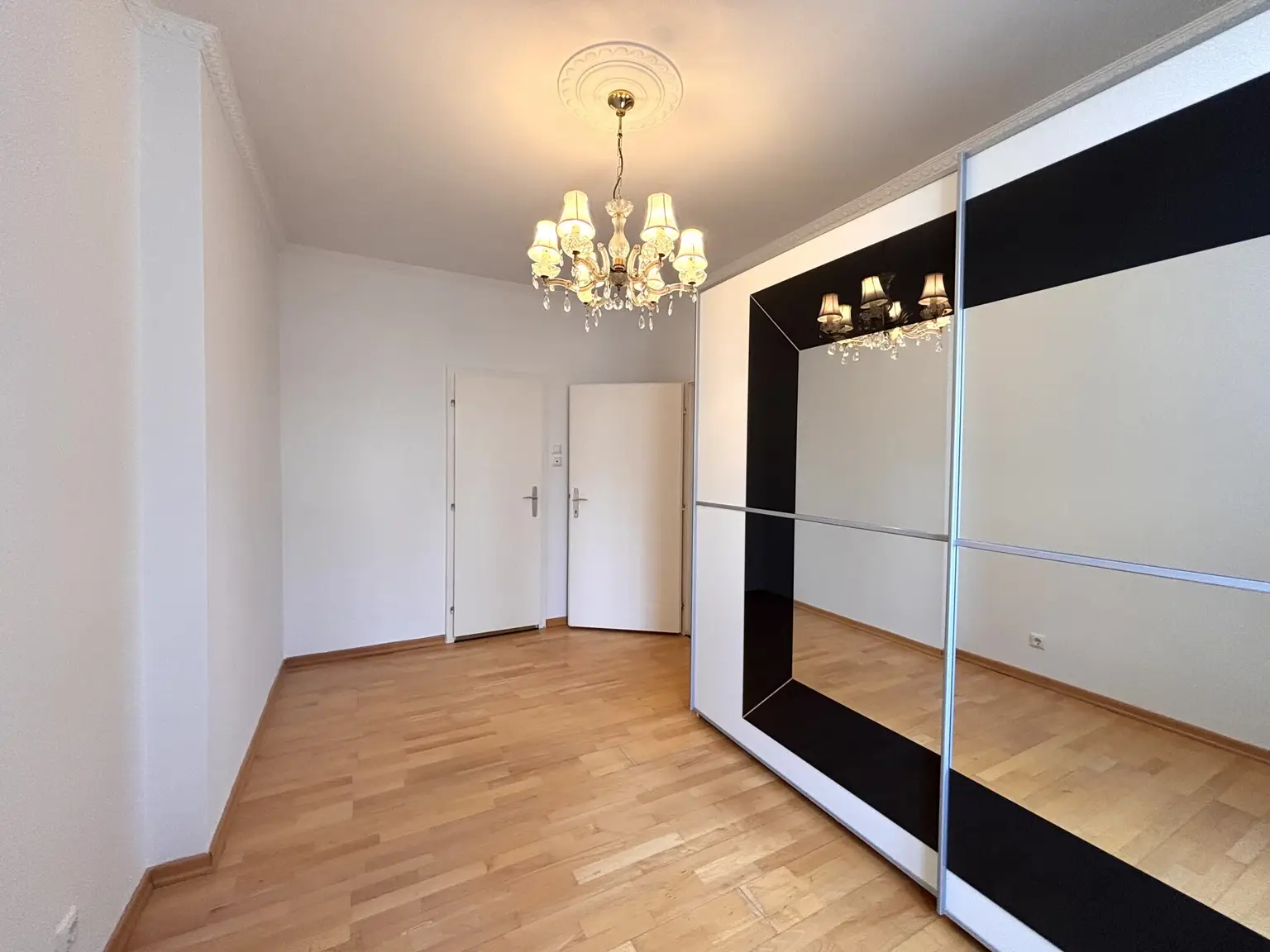 3 ZIMMER + Parkplatz  im ZENTRUM!!!