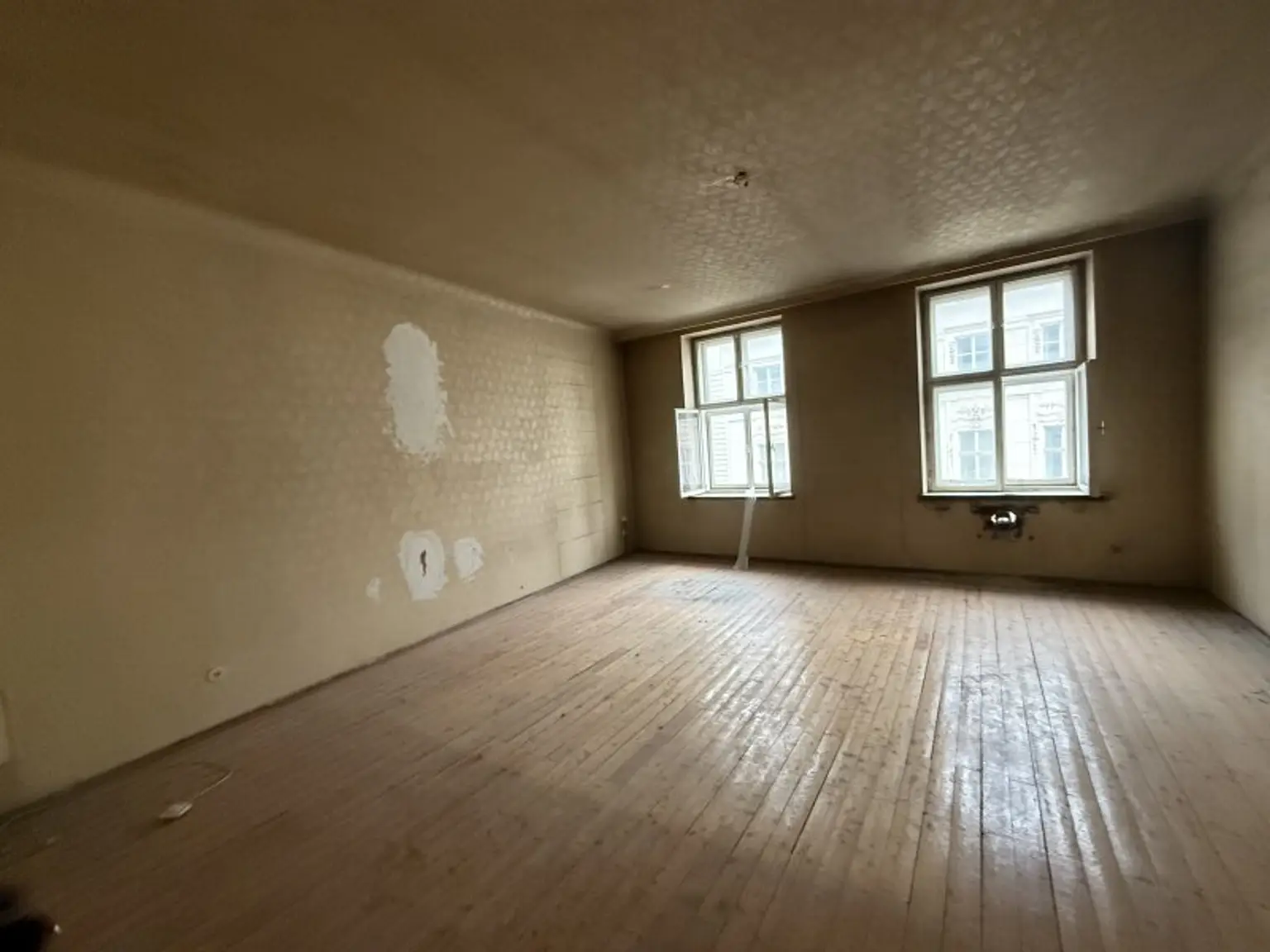 Representative helle Altbau- Wohnung mit Terrasse - 5 Minuten vom Stadtzentrum - Servitenviertel