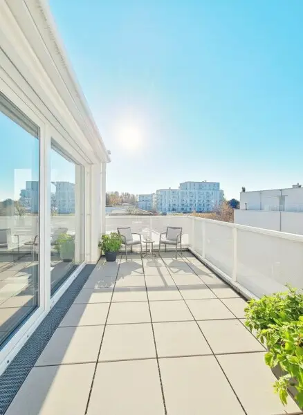 Sonnige große ca. 11,30 m² Terrasse