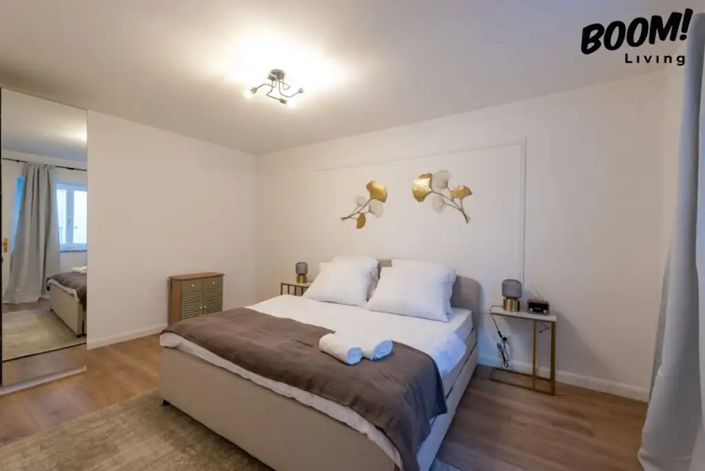 Historischer Charme trifft modernes Wohnen // Saniertes Zinshaus mit historischem Flair // Ausbaupotenzial im Dachgeschoss und Genehmigung für Kurzzeitvermietung, 1180 Wien.