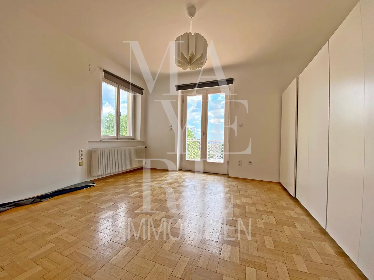 SCHÖNES EINFAMILIENHAUS MIT POOL, TOLLER BLICK, GARAGE & GARTEN