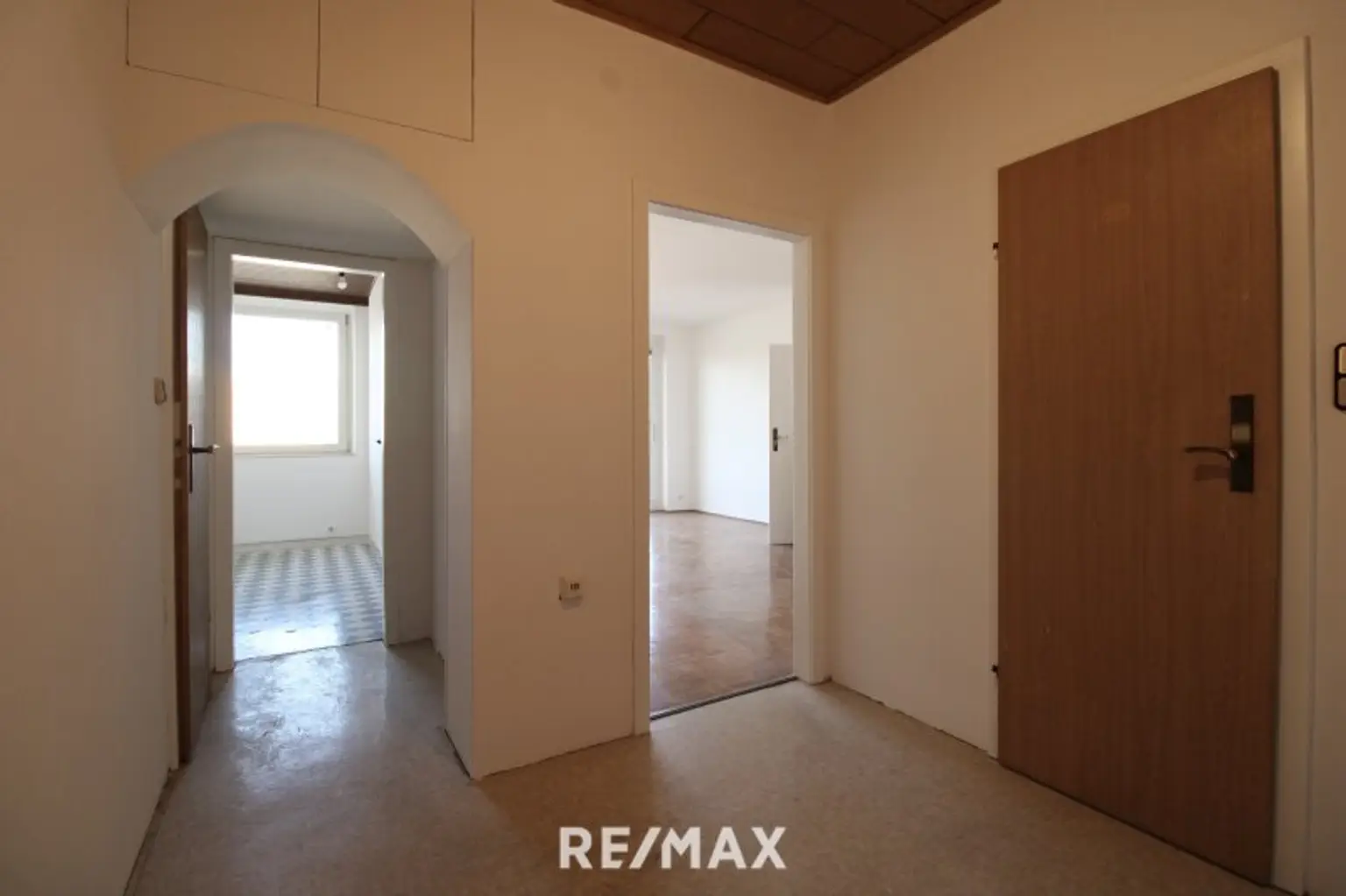 2-Zimmer-Wohnung mit Balkon – zur Sanierung Nähe Milleniumtower