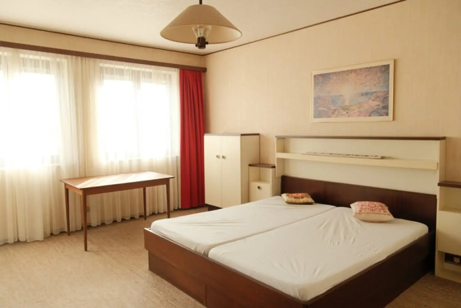 Zistersdorf: A5 - Nähe: großzügiges Wohnhaus ( 2 Wohneinheiten ) mit traumhaften Garten, Garage und Werkstatt