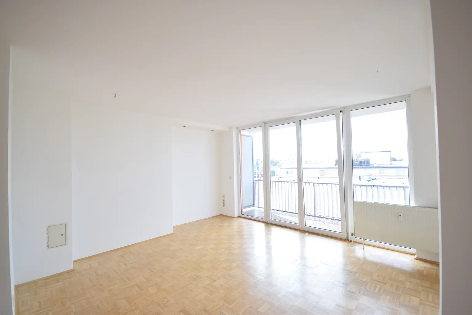 "ITZLING - Sonnige Wohnung mit Balkon und TG-Stellplatz"