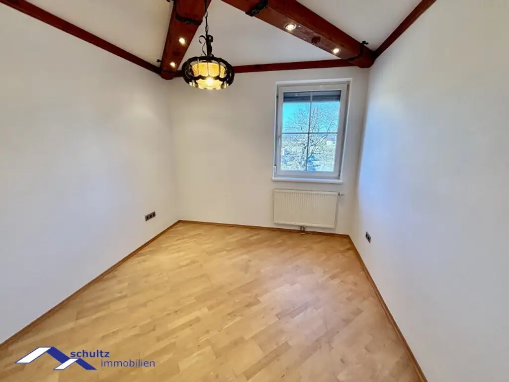 SCHULTZ IMMOBILIEN - Schöne 3-Zimmer Wohnung mit Balkon!