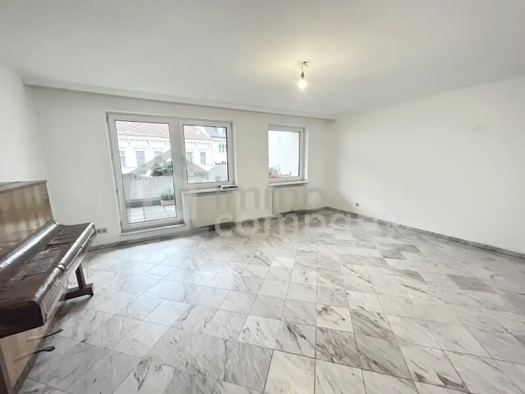 Stilvolles Wohnen mit Doppelbalkon in zentraler Lage