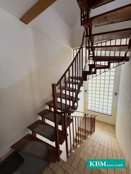 Endlich Zuhause: Wo Platz auf Lebensqualität trifft! - Haus mit 10 Zimmern, Garage und 5 Bädern