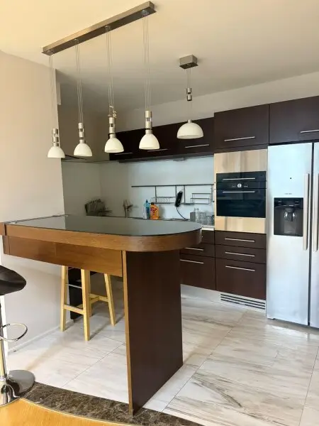 Möblierte Wohnung mit Balkon und Blick ins Grüne Nähe Karlskirche!!