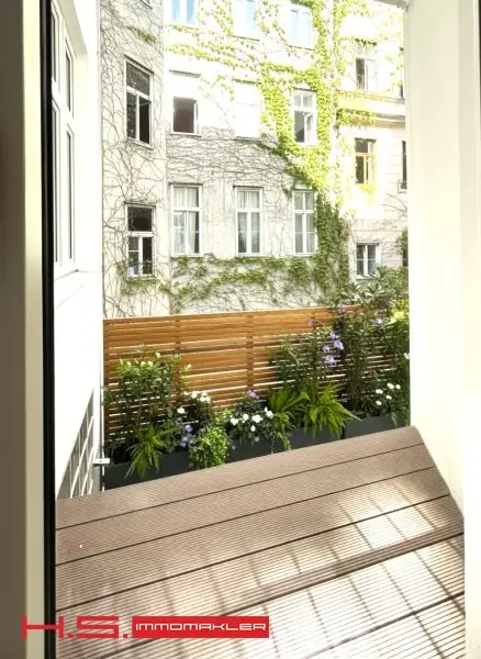 TOPLAGE SERVITENVIERTEL -  NOCH 3 STILERSTBEZÜGE ca. 90m² WFL als SOFORTBEZUG  + 2 ELITÄRE DACHWOHNUNGEN ab 12/2027 - GENERALRENOVIERTES STILHAUS