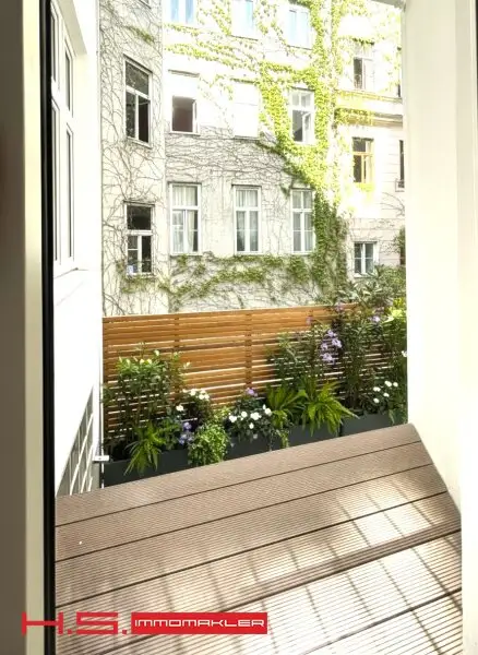TOPLAGE SERVITENVIERTEL -  NOCH 3 STILERSTBEZÜGE ca. 90m² WFL als SOFORTBEZUG  + 2 ELITÄRE DACHWOHNUNGEN ab 12/2027 - GENERALRENOVIERTES STILHAUS