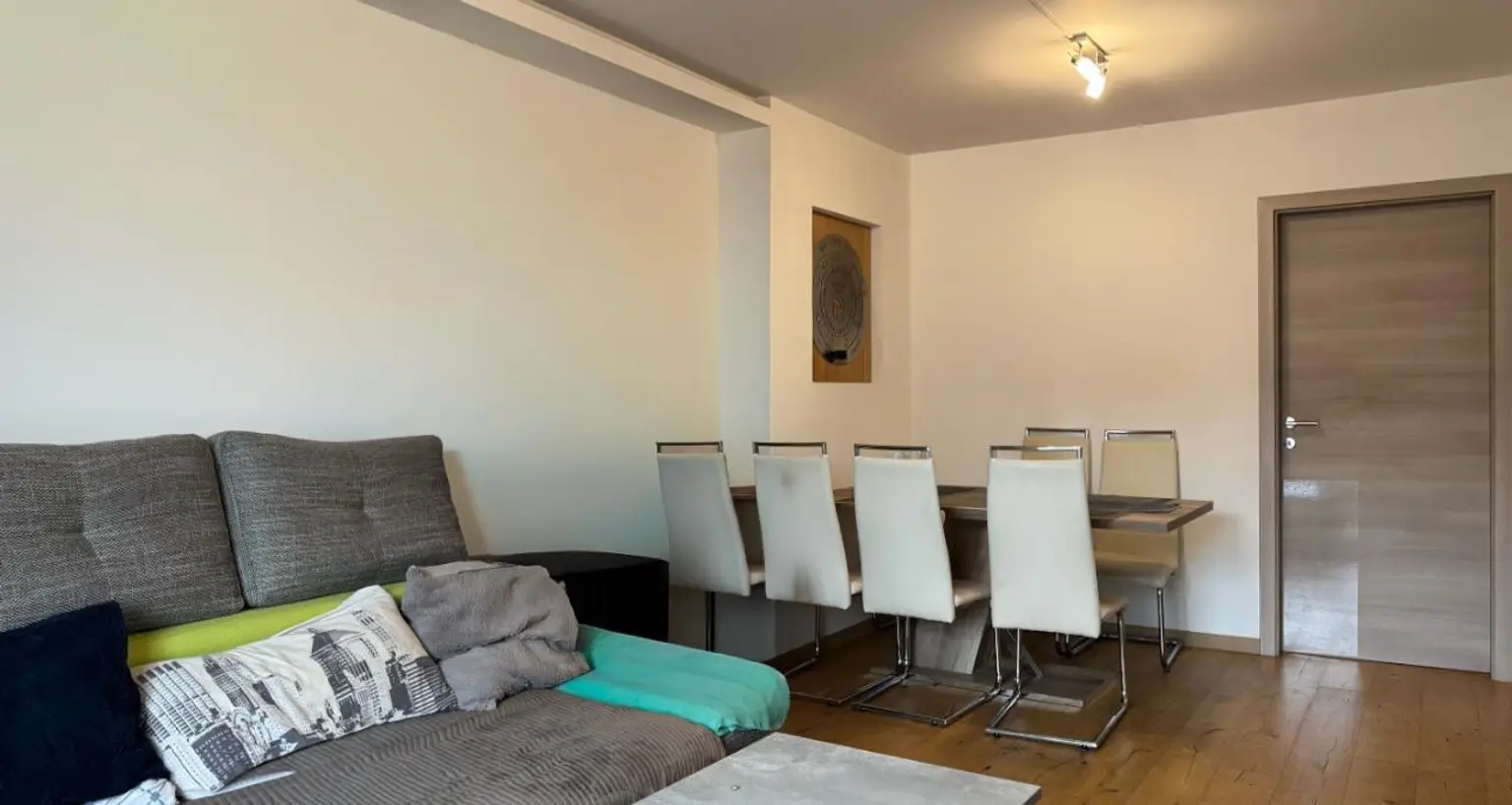 Wohn- und Essbereich1