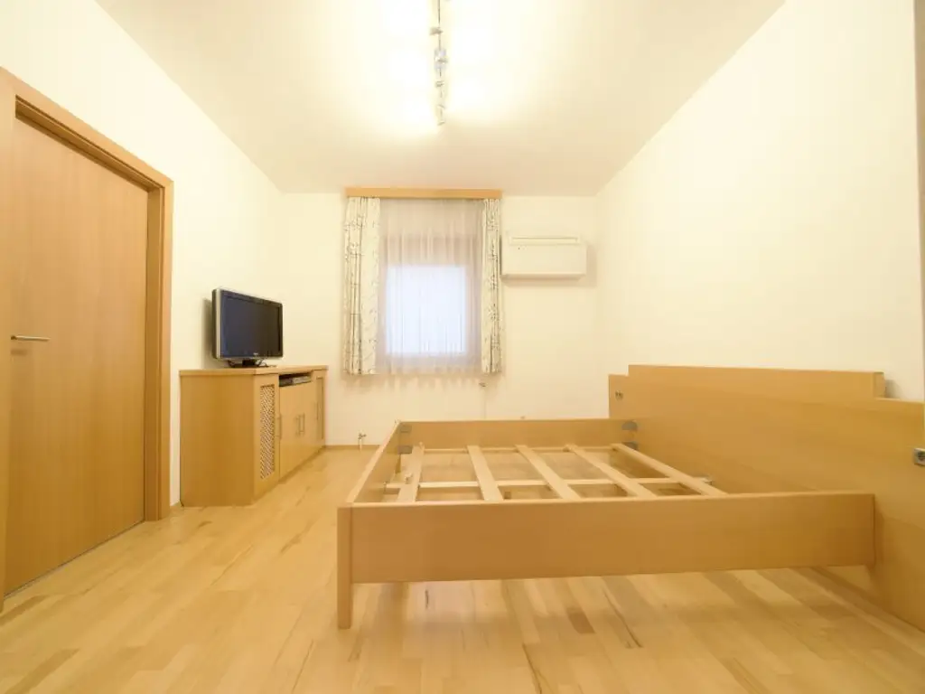 Exklusive teilmöblierte Zwei-Zimmer-Wohnung in Zentrumsnähe beim Naschmarkt