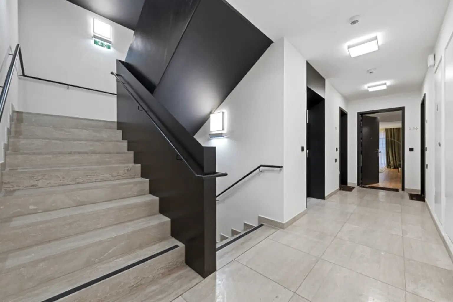 Stiegenhaus mit Lift