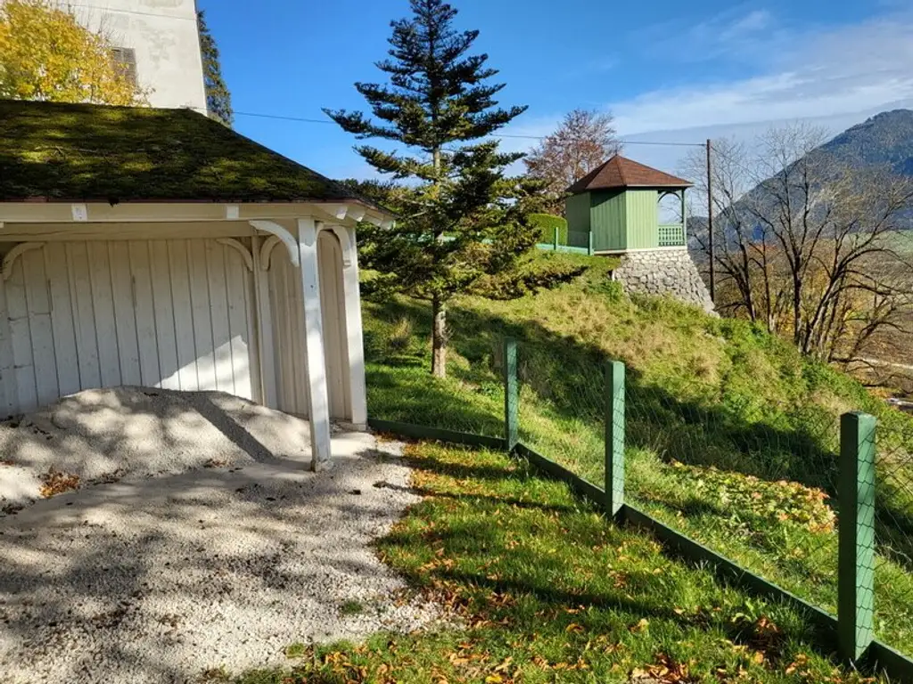 Renaissance-Schloss auf 15 ha Grund – seltene Gelegenheit für touristische Nutzung oder Family Office