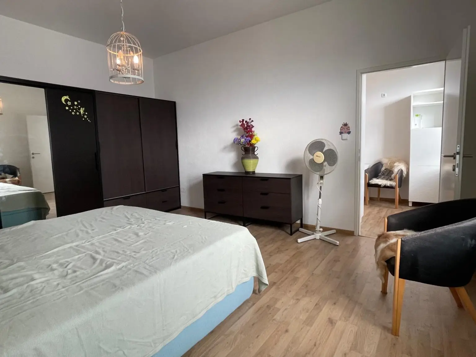 Wohnung mit Balkon und Abstellplatz, an der Hauptstrasse, 2 Zimmer + Küche