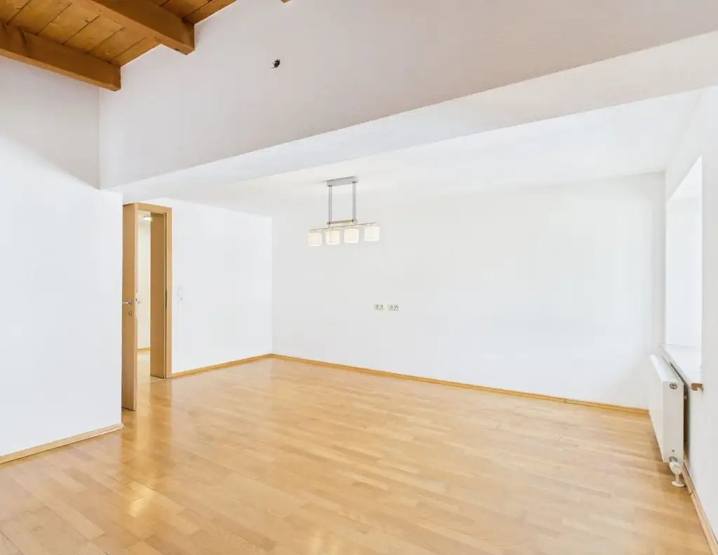 4,5 Zimmer Wohnung | Balkon | Abstellplatz
