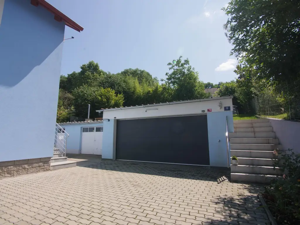 Mehrfamilienhaus mit 2 getrennten Wohneinheiten