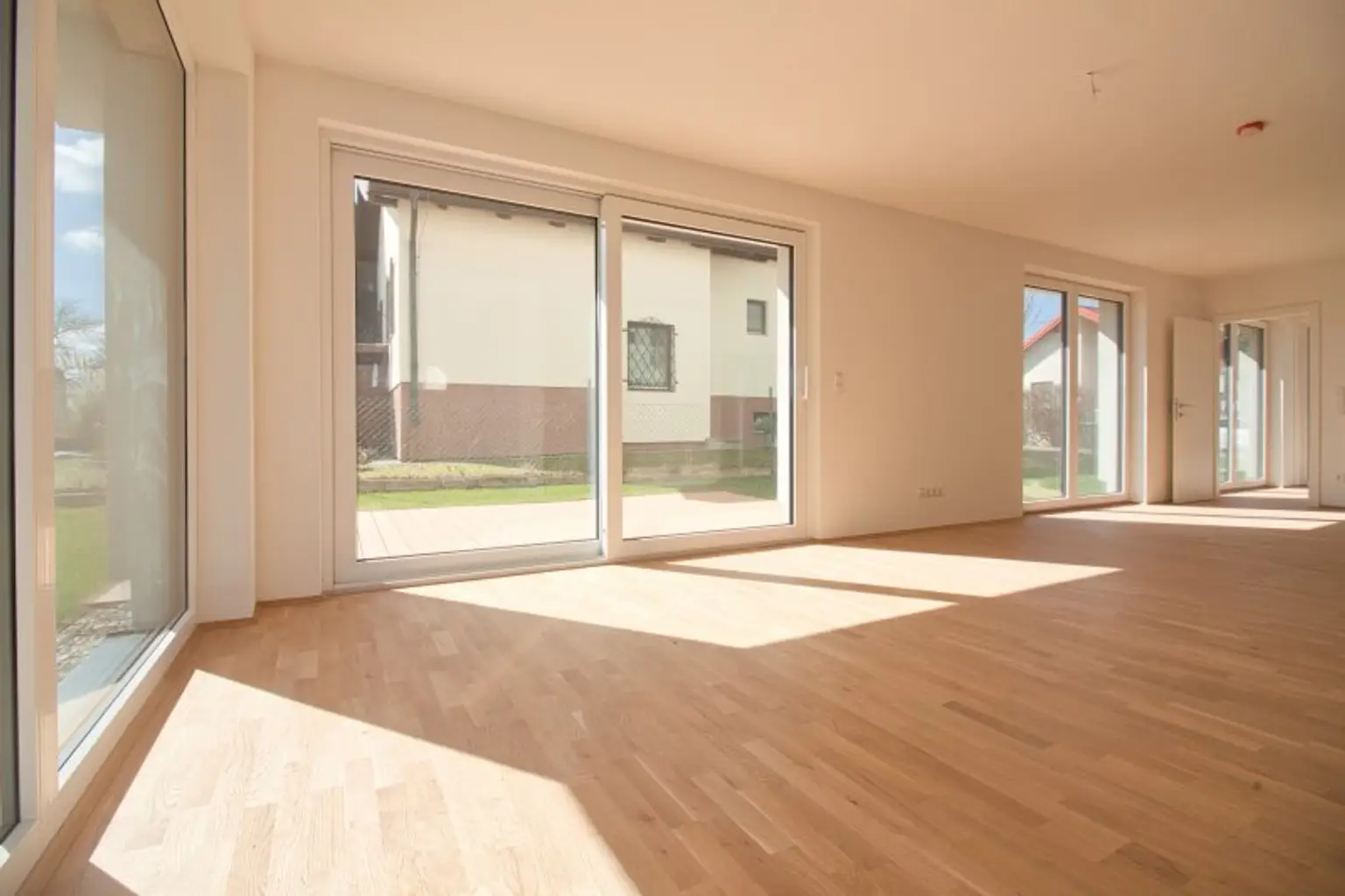 MODERNES EINFAMILIENHAUS | Ziegelmassivbauweise | viel Platz, lichtdurchflutet & optimale Raumaufteilung | inkl. Stellplatz