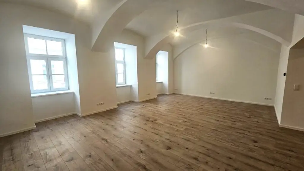 NEU RENOVIERT -  Bürofläche/Ordination Nähe Votivkirche!