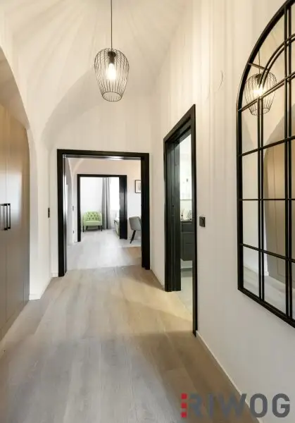 Stilvoller 37 m²-Altbau in 1190 – Gewölbedecken, Designbad & Einbauküche – Wohnen beim Weingarten