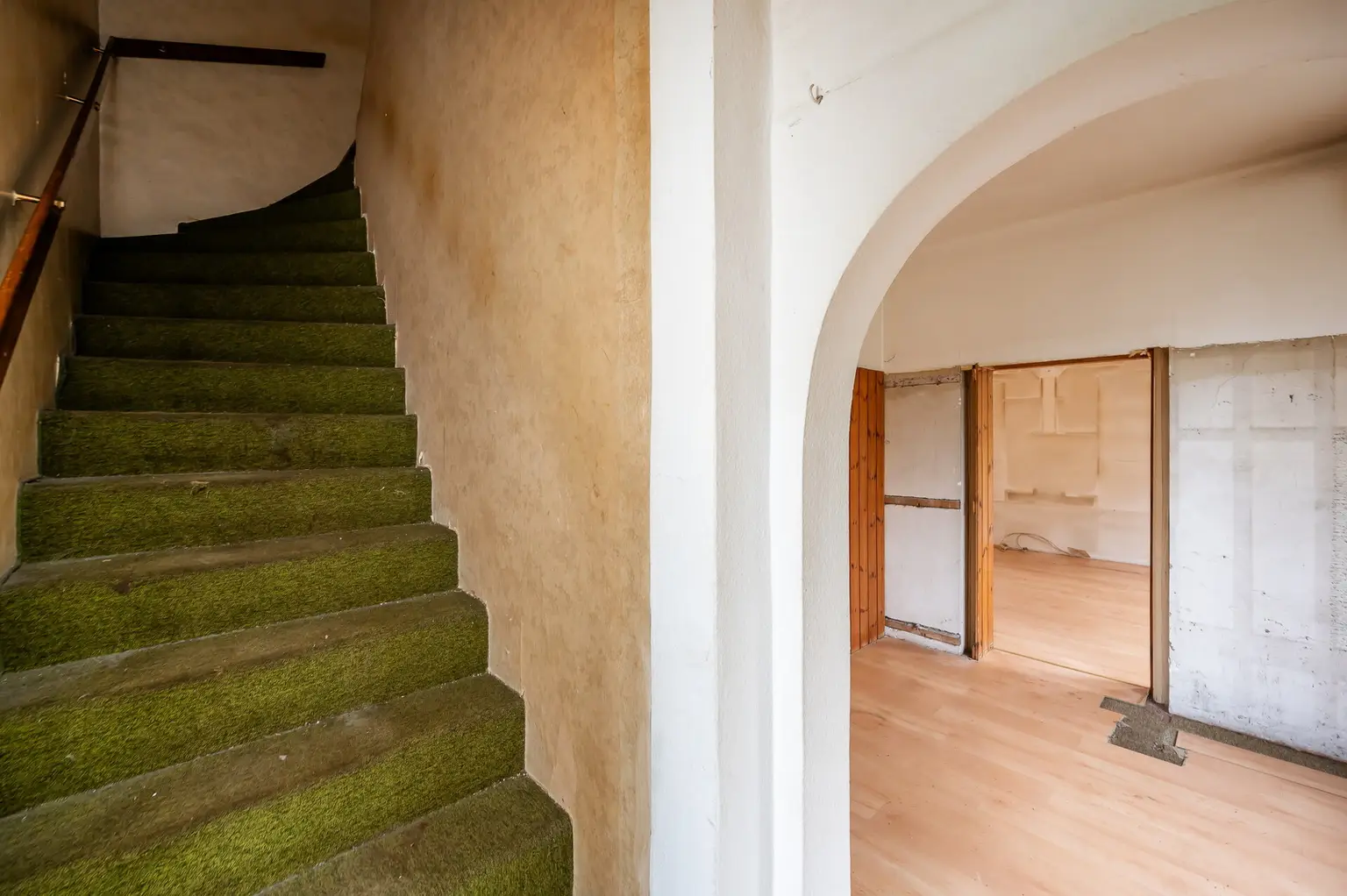 Make it yours: Eckgrundstück in ruhiger Lage – Sanierung oder Abriss für Ihr perfektes neues Zuhause