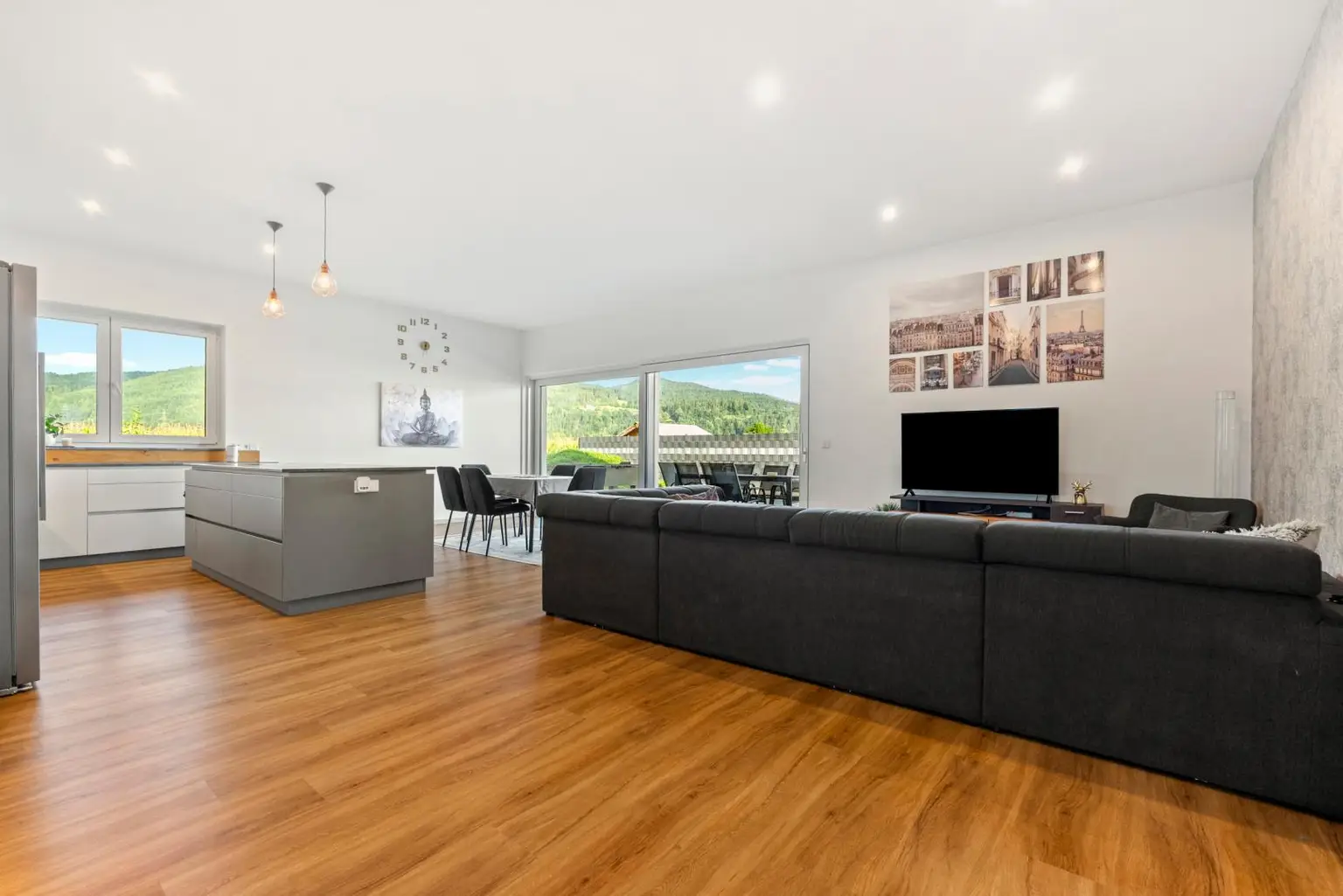 Modernes Wohnen auf einer Ebene: Ihr Traum-Bungalow mit Weitblick