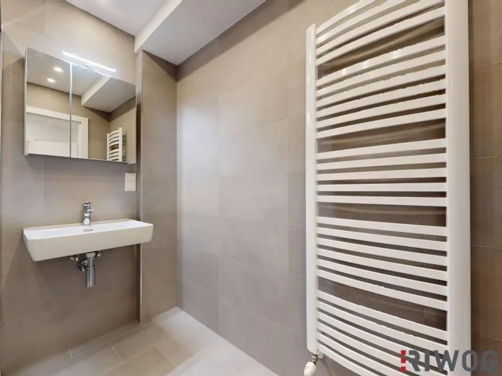 ERSTBEZUG nach Sanierung I 3 Zimmer Wohnung mit Balkon in wundervoller Grünlage I Tischler Einbauküche inkl. Siemensgeräte im Preis inbegriffen