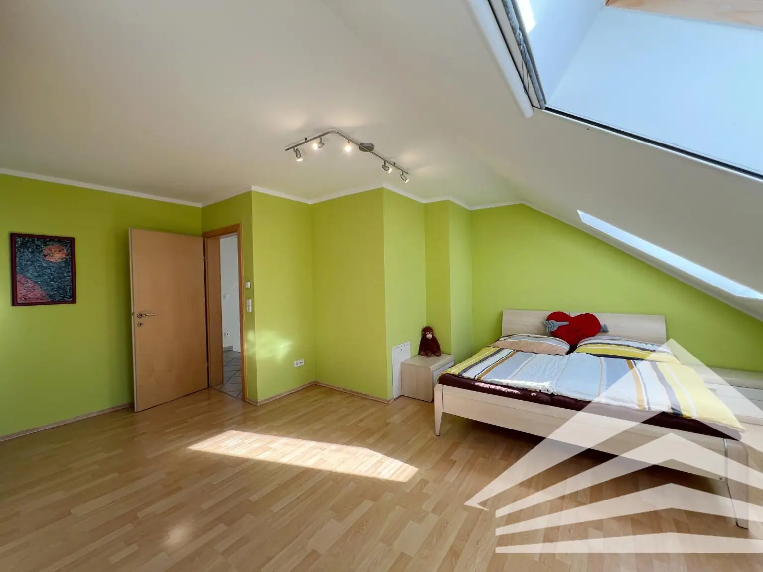 Großzügiges Eckreihenhaus mit Garten & Pool in toller Siedlungslage! 360° Rundgang online!
