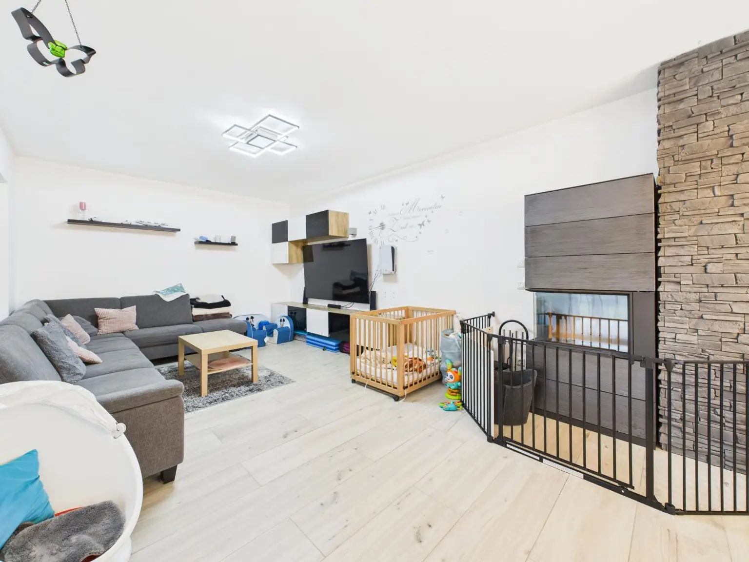 NÄHE WELS: Hochwertig modernisiertes Einfamilienhaus mit Traumgarten, Luxus - Poolanlage & smarter Haustechnik