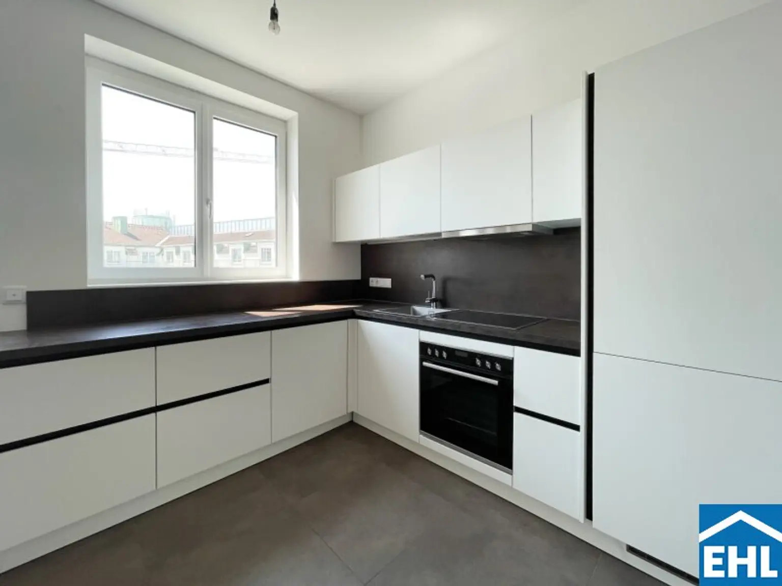 Im Dachgeschoßausbau: 3-Zimmerwohnung mit Balkon in U-Bahn-Nähe