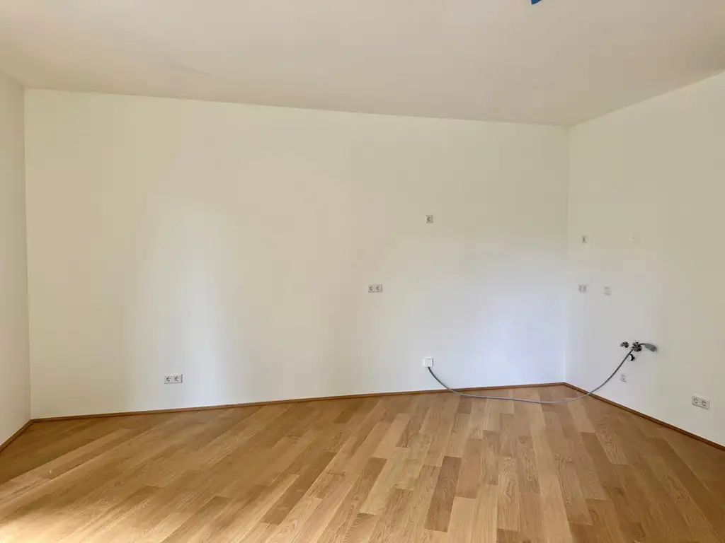 Provisionsfrei: Gerasdorfer Straße - Erstbezug 3 Zimmer Wohnung mit 60m2 Garten: Von der Sonne geküsst