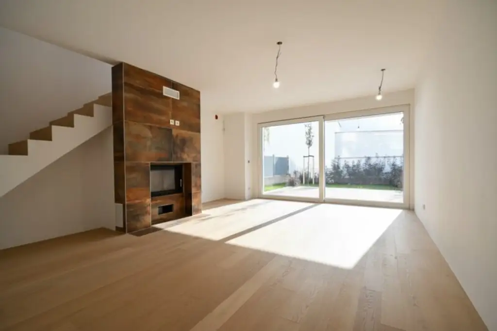 THE UNIQUE HILL SIDE RESIDENCES