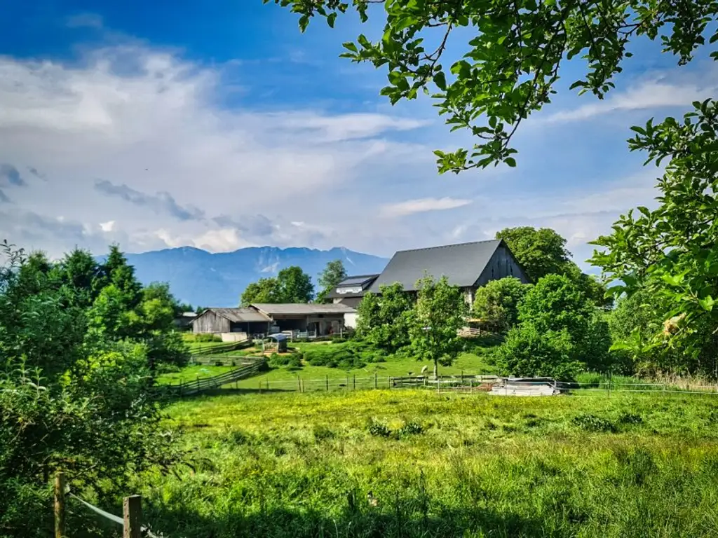 Einzigartiges Paradies für Mensch und Tier in herrlicher Aussichtslage
