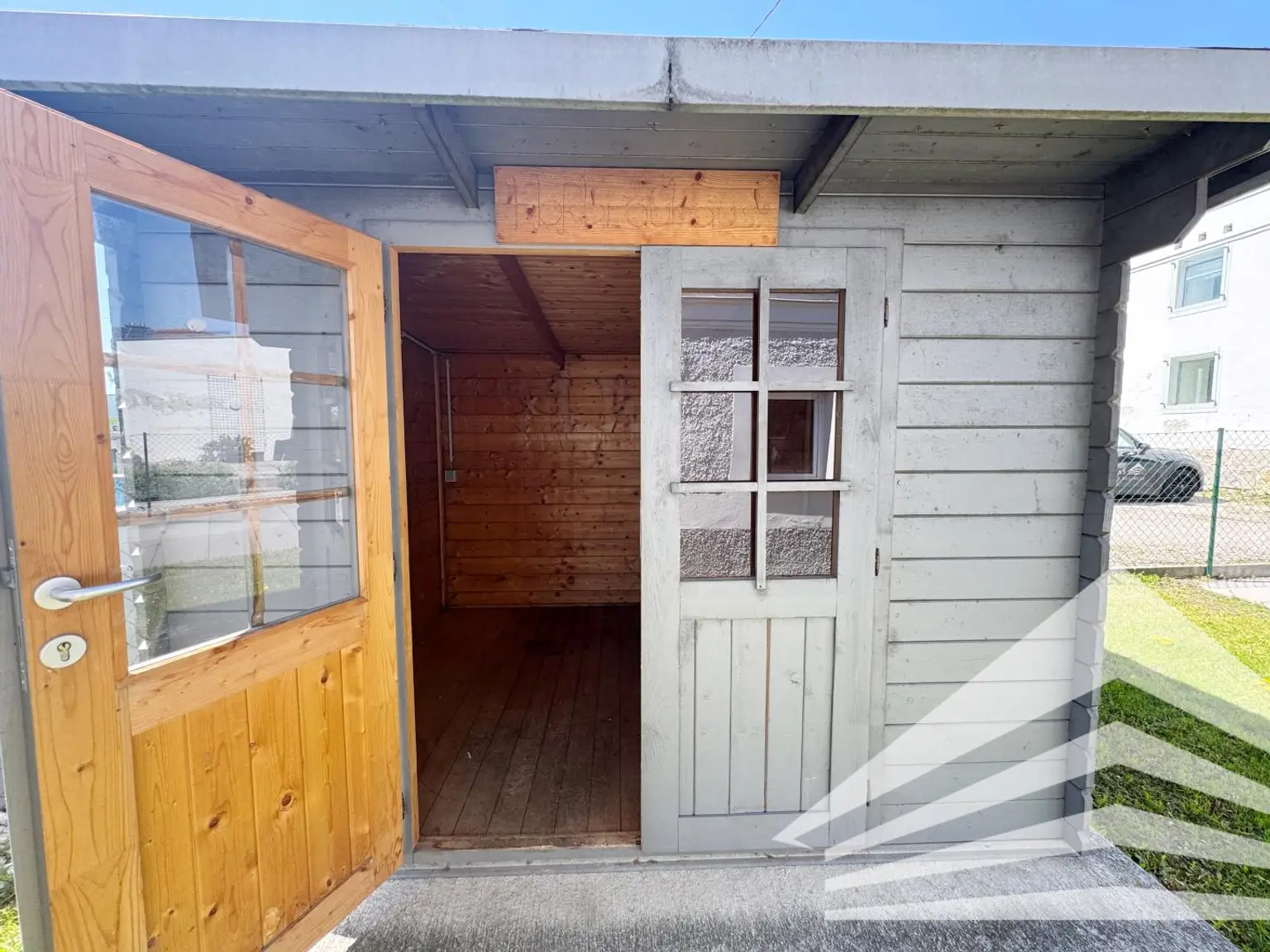 Hochwertig renovierte 2 Zimmerwohnung mit Küche & Privatgarten in Thening zu mieten