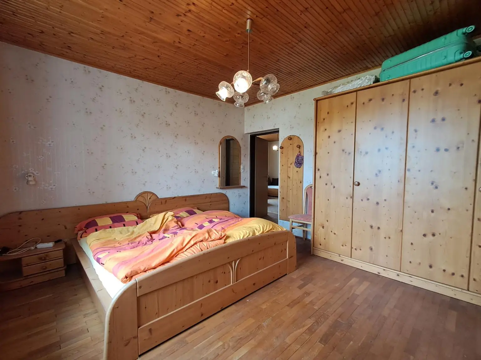 6 Zimmer ein großzügiges Grundstück und viel Platz warten auf eine nette Familie